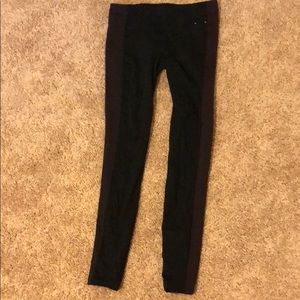 Gap purple and black workout leggings